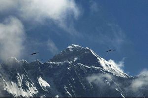 Trois jeunes alpinistes français sont portés disparus au Népal depuis le 26 octobre après une avalanche dans la région de l'Everest.