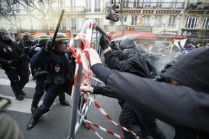 341 personnes ont été arrêtées dimanche après les heurts qui ont éclaté place de la République à Paris, en marge de la Cop21.