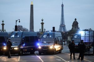 Les forces de police mobilisées à Paris, le matin du samedi 12 janvier.