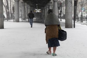 Une femme sans-abri à Paris en 2013. 