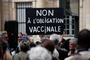 Un rassemblement à Paris, jeudi en fin de journée, contre la validation du pass sanitaire.