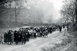 Uniquement des femmes et des enfants. Le 26 janvier 1939, la Catalogne tombe aux mains des franquistes; 450 000 Espagnols marchent vers la France. 