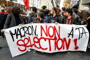 Des manifestants à Paris.