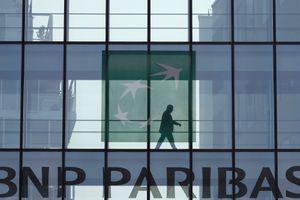Le logo BNP Paribas sur un bâtiment d'Issy-les-Moulineaux (image d'illustration). 