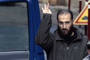 Ancien membre du Groupe islamique armé algérien, Merouane Benahmed est actuellement en fuite.