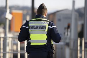 Un contrôle routier par la gendarmerie sur une autoroute