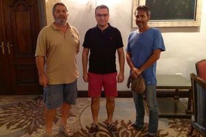  Pascal Fauret, Aymeric Chauprade et Bruno Odos, à l’hôtel El Embajador, le 17 octobre au soir, quelques heures avant la fuite. 
