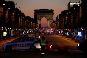 L'attaque s'est produite vers 21h sur les Champs-Elysées à Paris.
