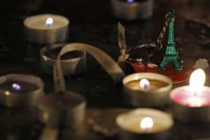 Des hommages aux victimes du 13 novembre à Paris. 