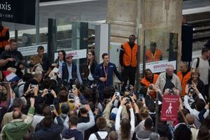Bain de foule pour Pierre-Ambroise Bosse à son retour à Paris