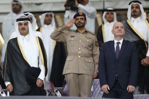 L'émir du Qatar Tamim bin Hamad al-Thani et Gianni Infantino le 16 mai à l'Al Wakrah stadium. 