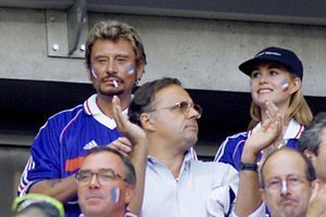 Johnny Hallyday et sa femme Laeticia à la finale de la Coupe du Monde 1998 au Stade de France