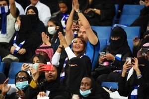 Des saoudiennes lors d'un match de football.