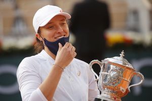 Iga Swiatek a remporté la finale dame du tournoi de Roland Garros samedi.
