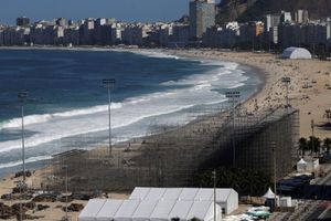 Le stade censé accueillir les épreuves de beach volley sur la plage de Copacabana...