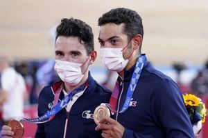 Benjamin Thomas et Donavan Grondin après leur victoire aux Jeux Olympiques de Tokyo le 7 août 2021