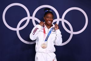 Simone Biles médaillée de bronze à Tokyo.