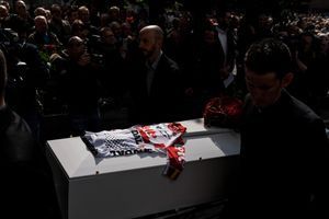 Un maillot de l'équipe Lotto a été déposé sur le cercueil du jeune Belge.