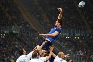 Le Bleu Alexandre Flanquart saute, dimanche, dans le stade olympique de Rome.