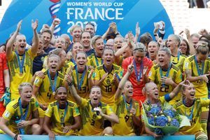 La Suède a remporté la troisième place de la compétition en dominant l'Angleterre (2-1).