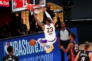 LeBron James et les Lakers remettent leur titre en jeu.