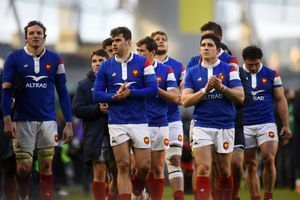 L'équipe de France de rugby est reléguée en deuxième division. 