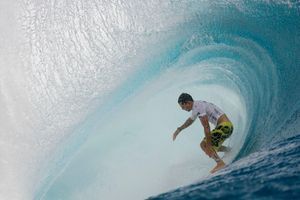 La vague mythique Teahupoo à Tahiti.