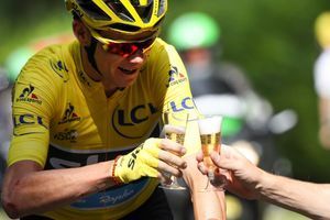 Christopher Froome, vainqueur du Tour 2016, en route vers les Champs-Elysées le 24 juillet 2016.
