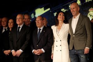 Veronique et Zinédine Zidane lors de la conférence de presse de son retour au Real Madrid le 11 mars 2019.