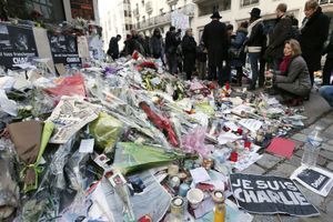 Hommages au siège de Charlie Hebdo. 