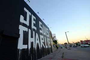 Un mur portait l'inscription "JE SUIS CHARLIE" à Los Angeles