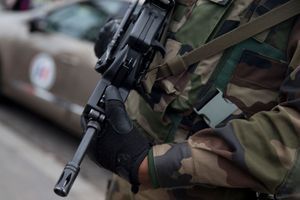 Selon Le Parisien, le militaire se serait tiré une balle dans la tête