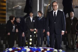 François Hollande au Mémorial de la Shoah. 