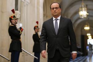 Hollande, chef de guerre… en campagne