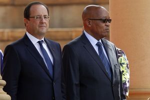 François Hollande et son homologue sud-africain Jacob Zuma, lundi à Pretoria.
