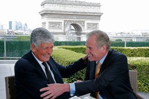 Paris, 28 juillet 2013. Maurice Lévy et John Wren officialisent leur accord.