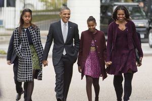 Barack Obama, Michelle, Sasha et Malia devant la Maison Blanche