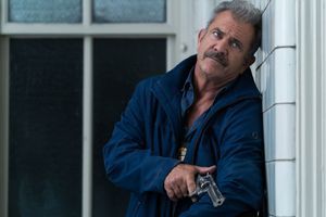 Bande-annonce : Mel Gibson de nouveau flic dans "Traîné sur le bitume"