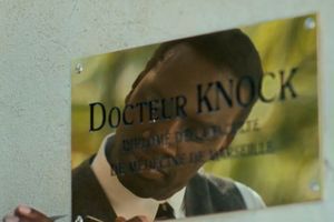 Bande-annonce : Omar Sy se dévoile en docteur "Knock"