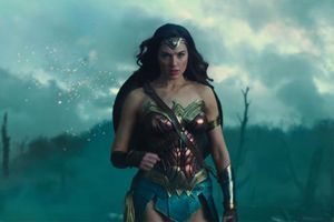 Gal Gadot toujours plus sexy dans la nouvelle bande-annonce de "Wonder Woman"