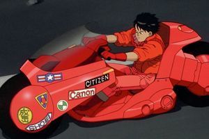 Tetsuo à moto dans «Akira» de Katsuhiro Otomo.