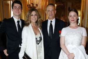 Tom Hanks reçoit la Légion d’honneur en famille