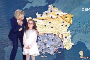 Évelyne Dhéliat et la petite Emma ont présenté la météo ensemble jeudi sur TF1. 