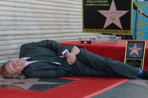 Hugh Laurie : une étoile à Hollywood pour Docteur House