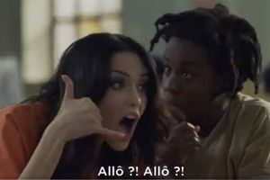 Nabilla dans la vidéo promotionnelle d'"Orange Is The New Black". 