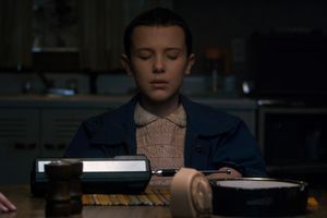 Millie Brown dans le rôle d'Eleven. 