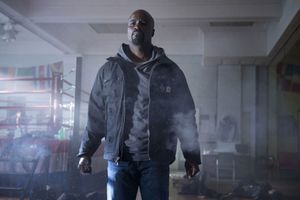 Mike Colter incarne Luke Cage. 