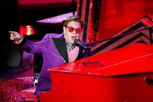 Elton John en concert.