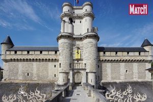 ZEVS enflamme le château de Vincennes