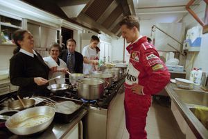 Michael Schumacher, quand le champion faisait le plein
